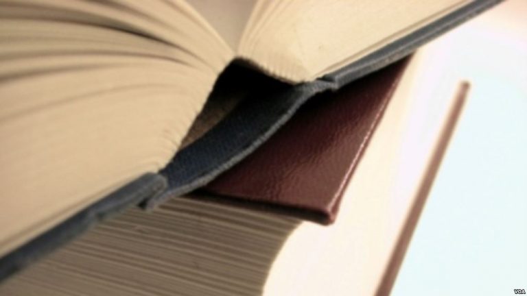 voa_larangan-buku