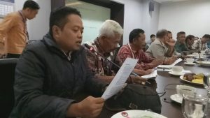 MADIUN: Salahsatu delegasi YPKP65 dari Madiun, Marsiswo Dirgantoro tengah menyampaikan laporannya [Foto: Marsha Kaugekin] 