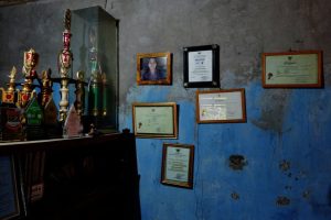 Ruang tamu Paiman. (Foto: Panji Satrio/LPM Kentingan)