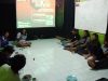 Diskusi 2 film dokumenter di markas CLC Puralingga [Foto: raling.com]