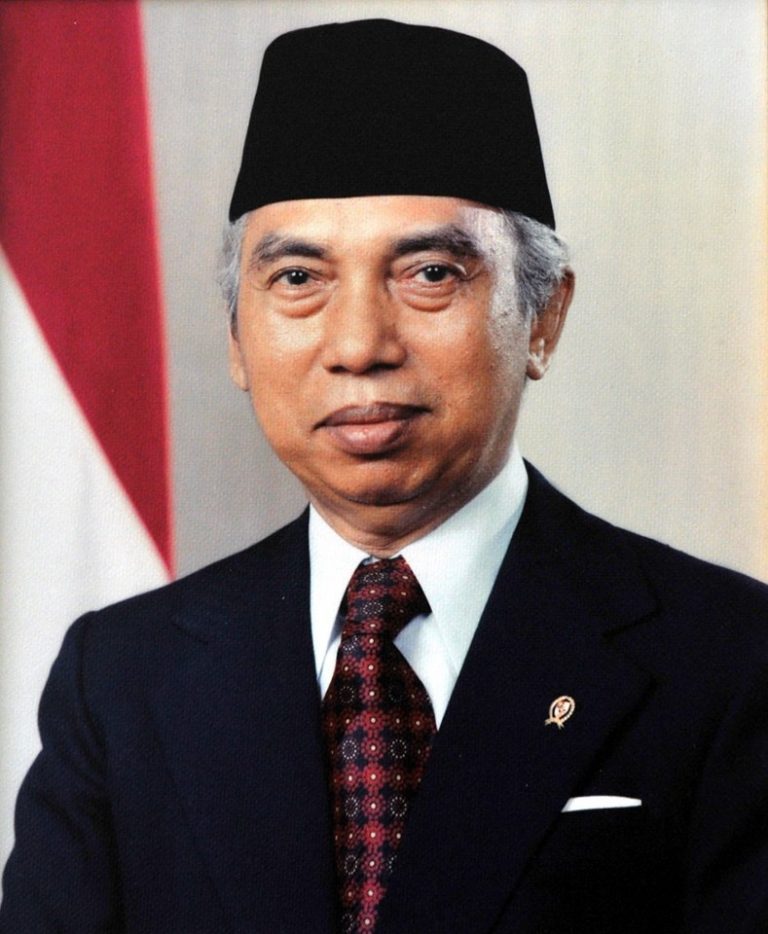 cia_adammalik_wikipedia