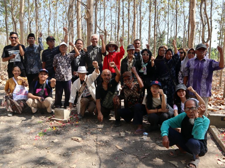 Korban dan keluarga Korban di Kuburan massal Jeglon Negara tidak bisa lari dari tanggungjawab